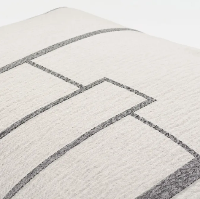 Kristina Dam Baumwollkissen 60 x 60 »Architecture«