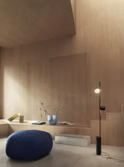 Muuto Bodenlampe »Post«