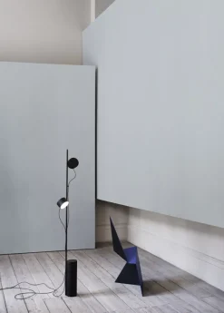 Muuto Bodenlampe »Post«