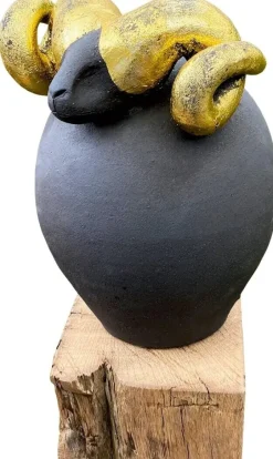 Ars mundi Boerner, Susanne: Gartenstele »Hauswächter Widder II«