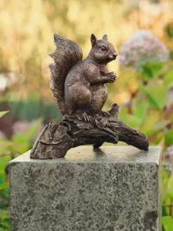 Ars mundi Gartenskulptur »Eichhörnchen mit Nuss«