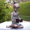 WELTKUNST Gartenskulptur »Lesendes Mädchen«, Bronze