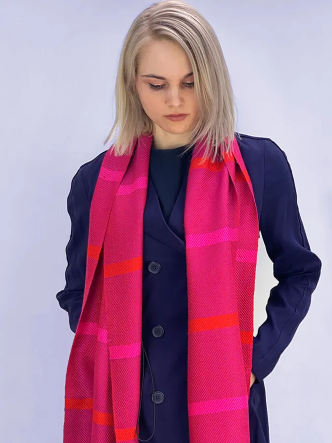 Ulrike Isensee DS Gewebter Seidenschal in Fuchsia und Rot