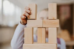 Kinder GRIMM’S Große Stufenpyramide Natur