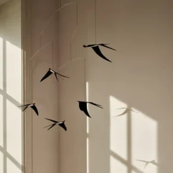 Flensted Hanging Art Hanging Art »Fliegende Schwalben«