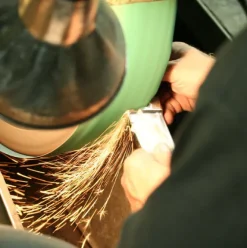 GÜDE Käsemesser aus Olivenholz