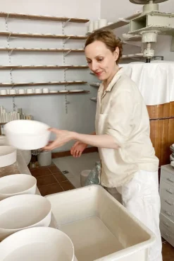 feinesweißes Porzellan-Dackelteller