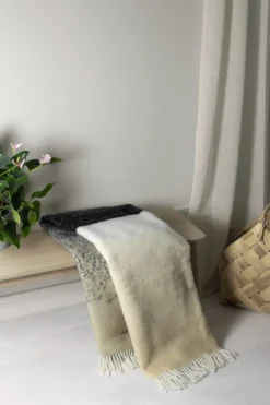 Lina Johansson Wolldecke »Fade«