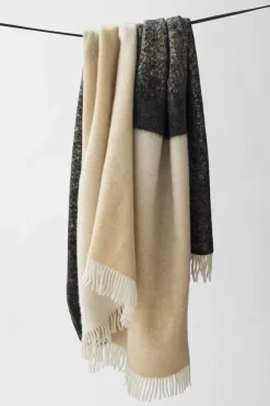 Lina Johansson Wolldecke »Fade«