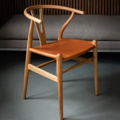 Carl Hansen ZEIT Sonderedition »CH24«, Wishbone Chair aus Eiche und Leder