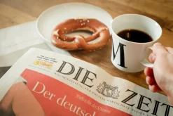 KPM Berlin ZEIT-Sonderedition Frühstückstasse »Berlin«, Buchstaben